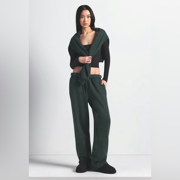 SKIMS Pants - SKIMS Cotton fleece Straight Leg Pants
Color spruce